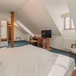 Hotel 4