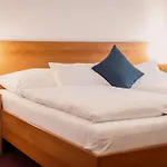 Hotel 4