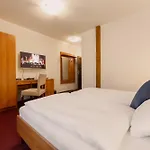 Hotel 4 4*