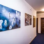Hotel 4
