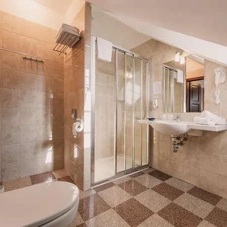 Hotel 4